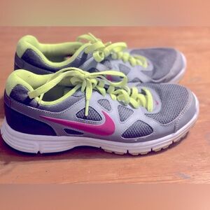 Women’s Nike Sneakers Size 8